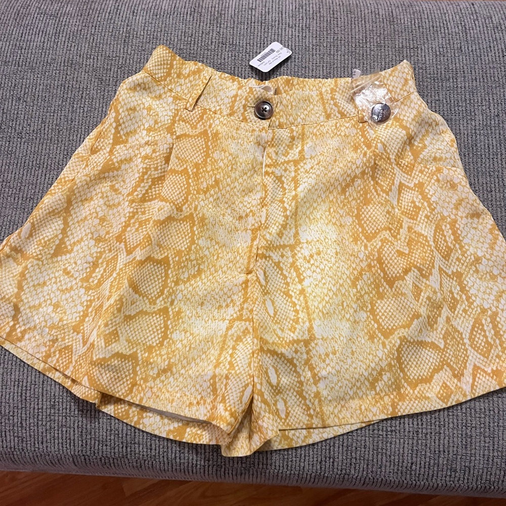 All about me Boutique shorts stretchy elastic with nice flow